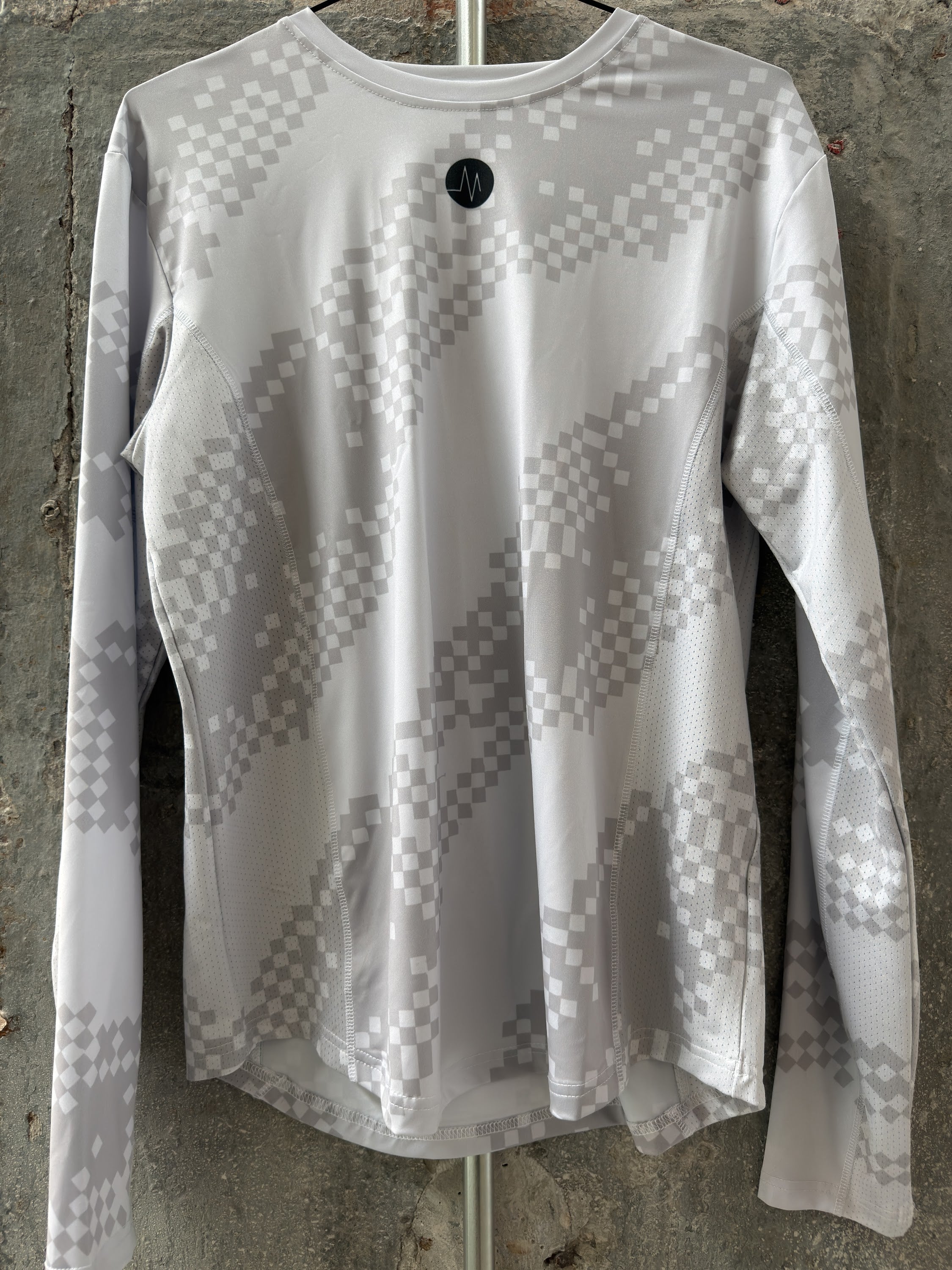 MS Long Sleeve T-Shirt Lysegrå // Damer – Produktfoto forside 2