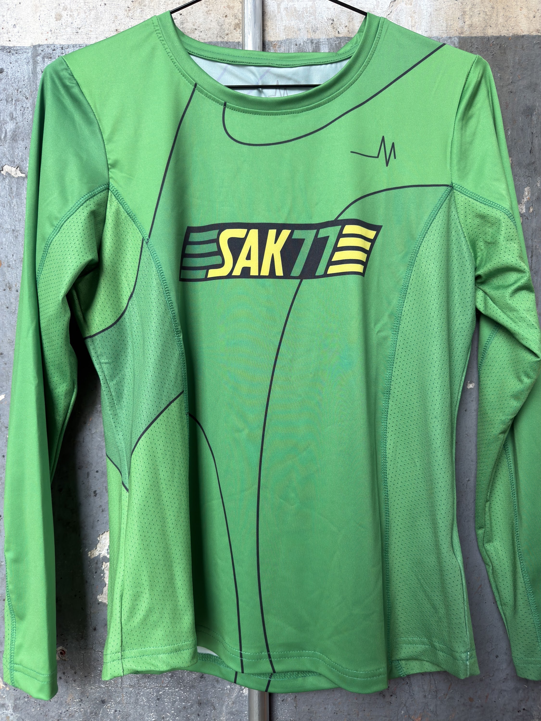 SAK77 Long Sleeve T-shirt // Herrer – Produktfoto forside